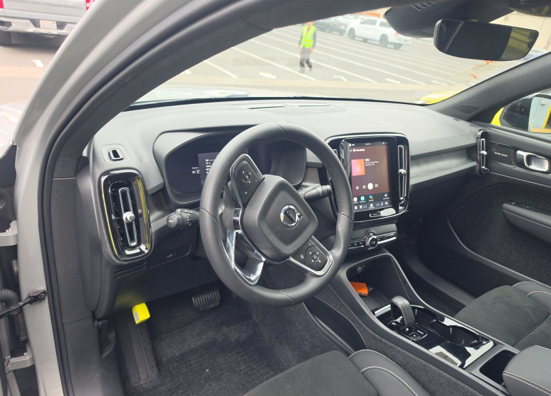 Used 2023 Volvo C40 P8 Recharge Ultimate w/ Protection Package Premier AWD/4WD image 13