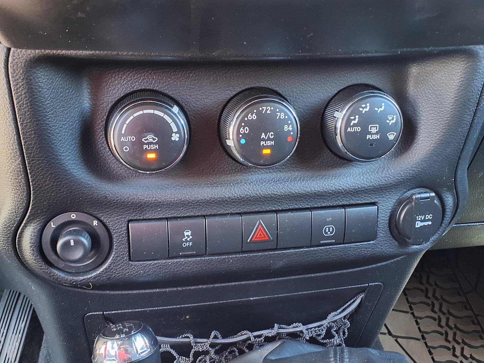 Used 2013 Jeep Wrangler Rubicon w/ PWR Convenience Group AWD/4WD image 13