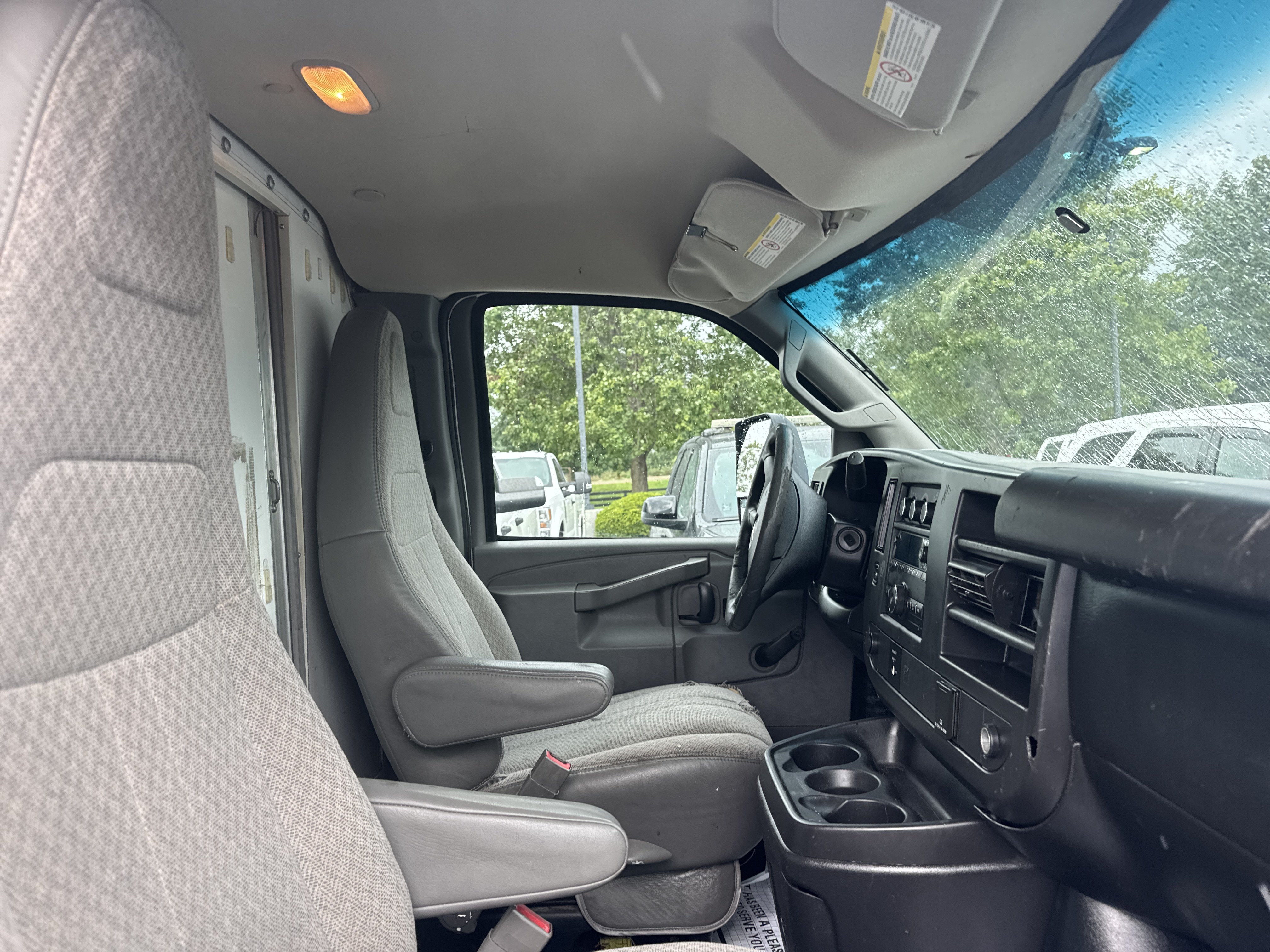 Used 2017 Chevrolet Express 3500 Extended RWD image 7