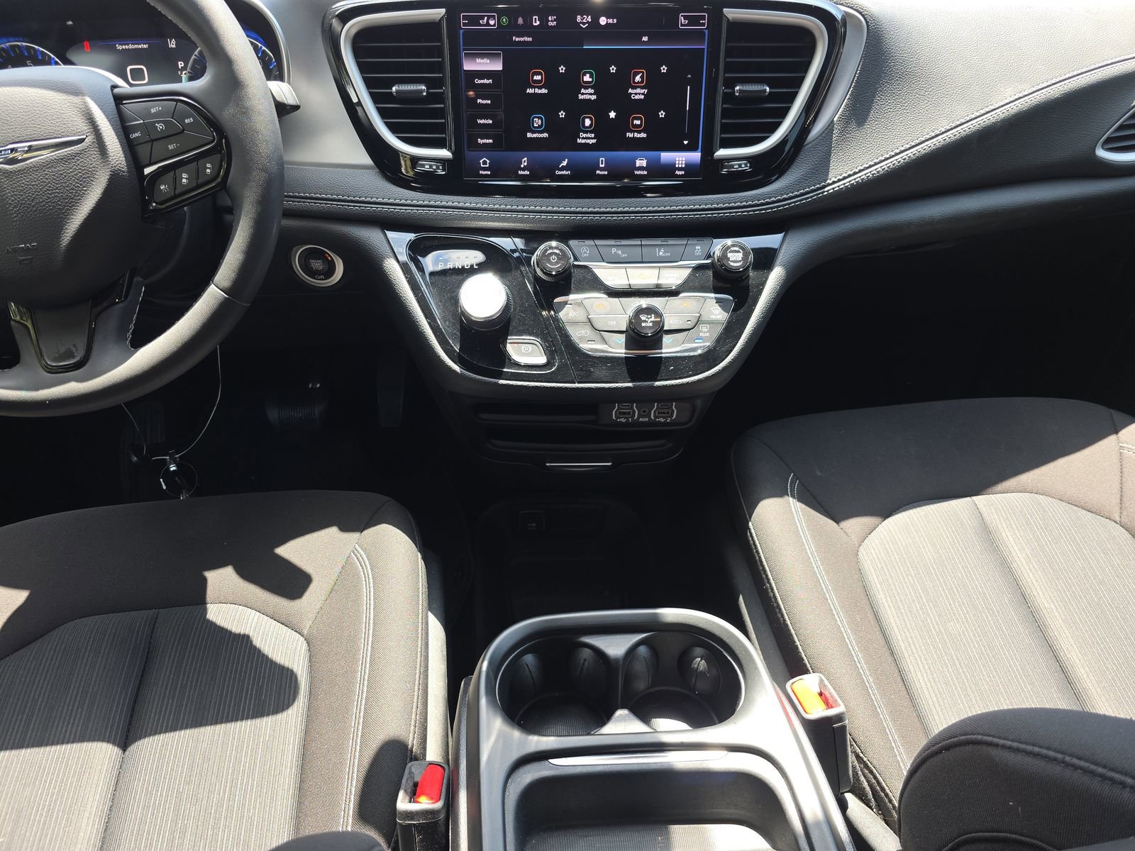 Used 2023 Chrysler Pacifica Touring FWD image 16