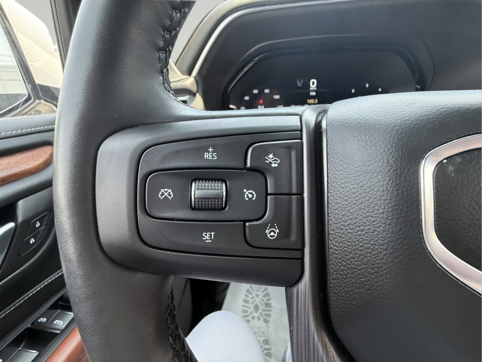 Certified 2024 GMC Yukon Denali Ultimate image 27