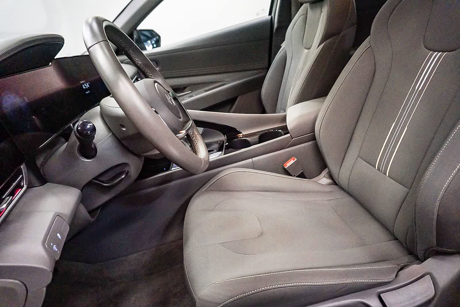 Used 2025 Hyundai Elantra SEL FWD image 18