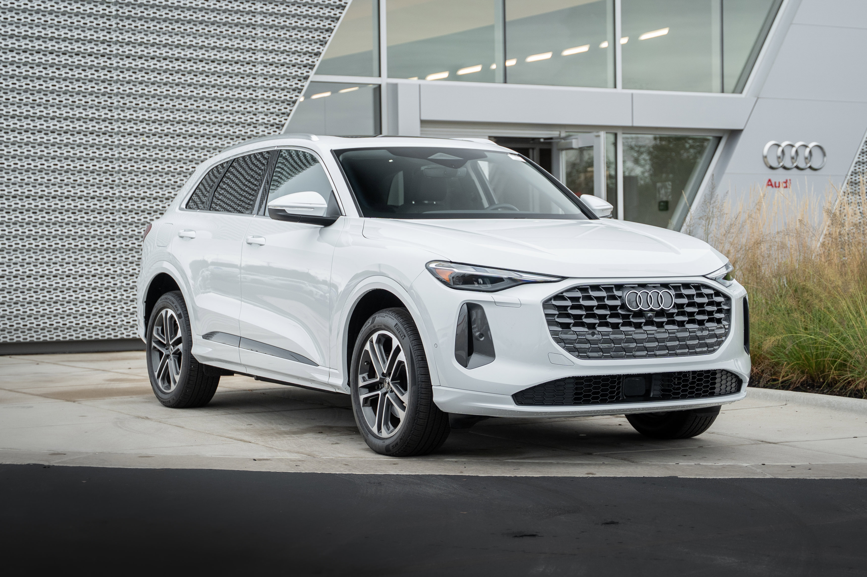 Certified 2025 Audi Q5 Premium w/ Convenience Package image 2