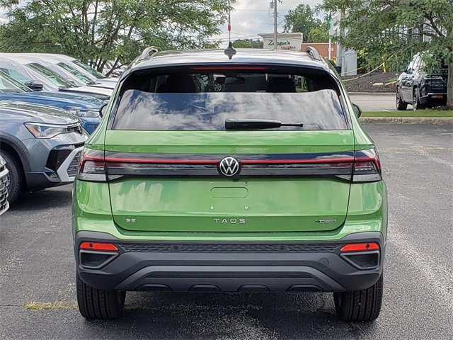New 2025 Volkswagen Taos SE image 4