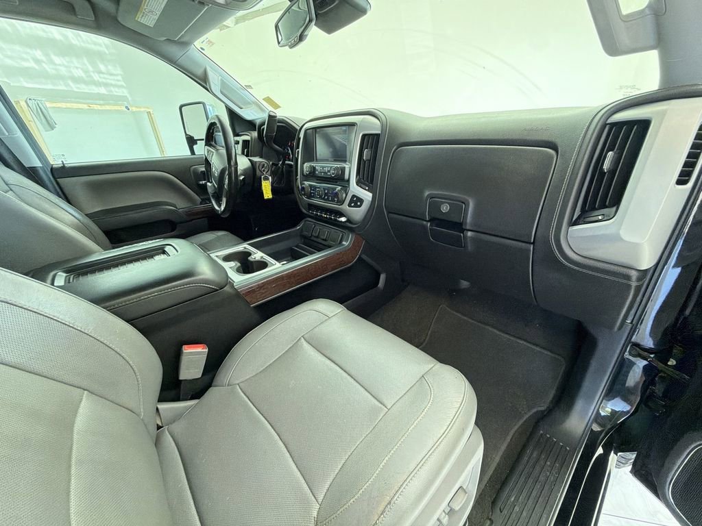 Used 2018 GMC Sierra 2500 SLT w/ Driver Alert Package AWD/4WD image 29