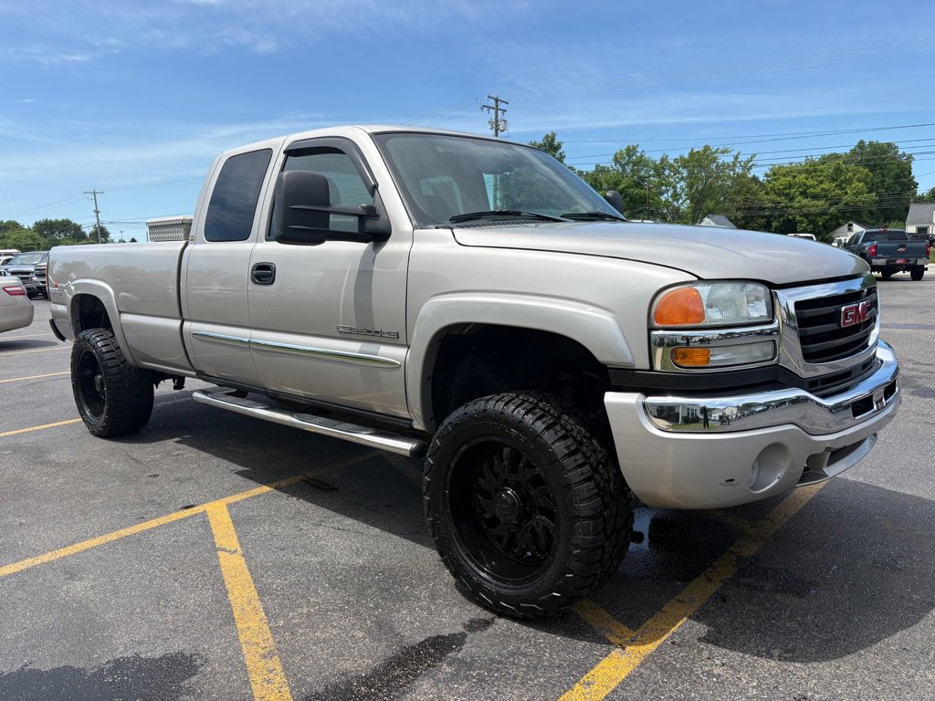 Used 2004 GMC Sierra 2500 SLE w/ Snow Plow Prep Package AWD/4WD image 4