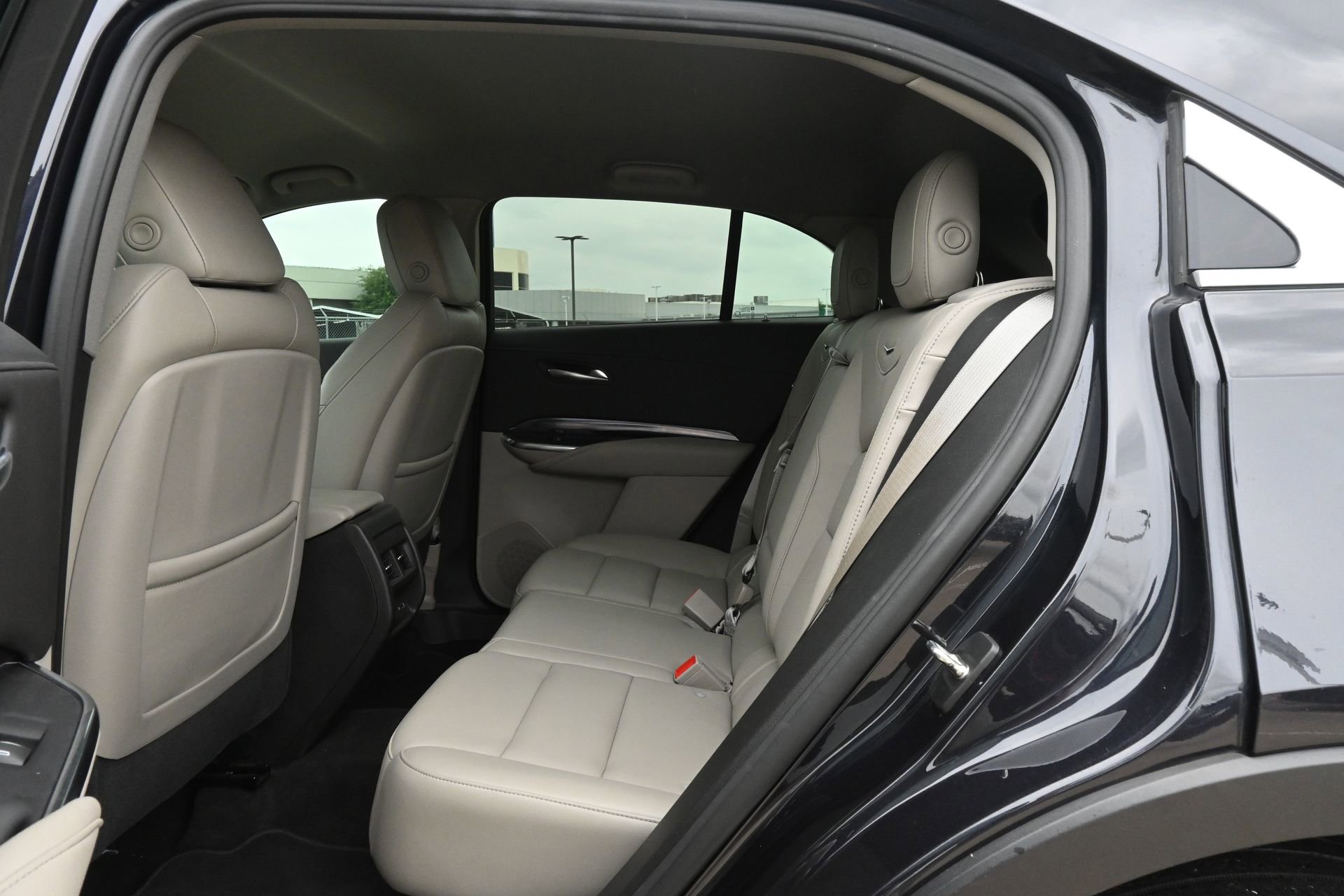 Used 2023 Cadillac XT4 Luxury w/ Cold Weather Package FWD image 20