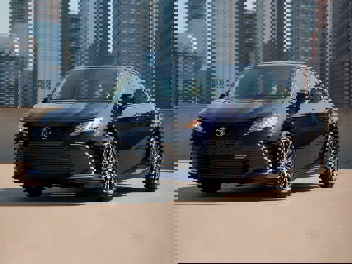 Used 2022 Toyota Camry SE image 1