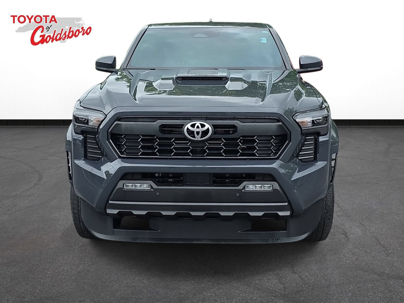 Used 2024 Toyota Tacoma TRD Sport w/ TRD Sport Upgrade Package AWD/4WD image 2