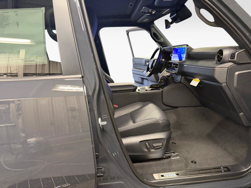New 2027 Toyota Land Cruiser w/ Premium Package AWD/4WD image 28