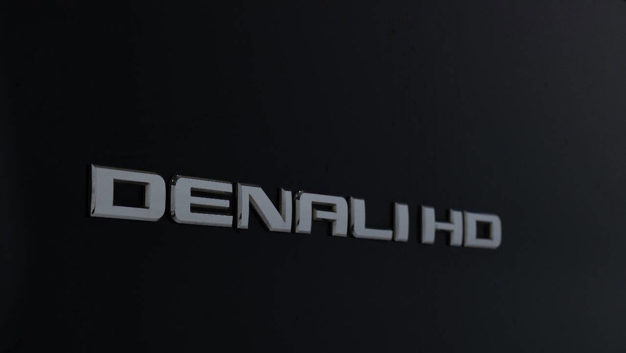 Used 2016 GMC Sierra 2500 Denali w/ Duramax Plus Package AWD/4WD image 16