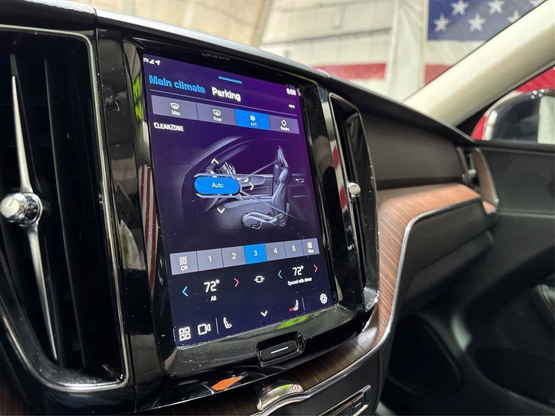 Used 2023 Volvo XC60 T8 Plus image 26