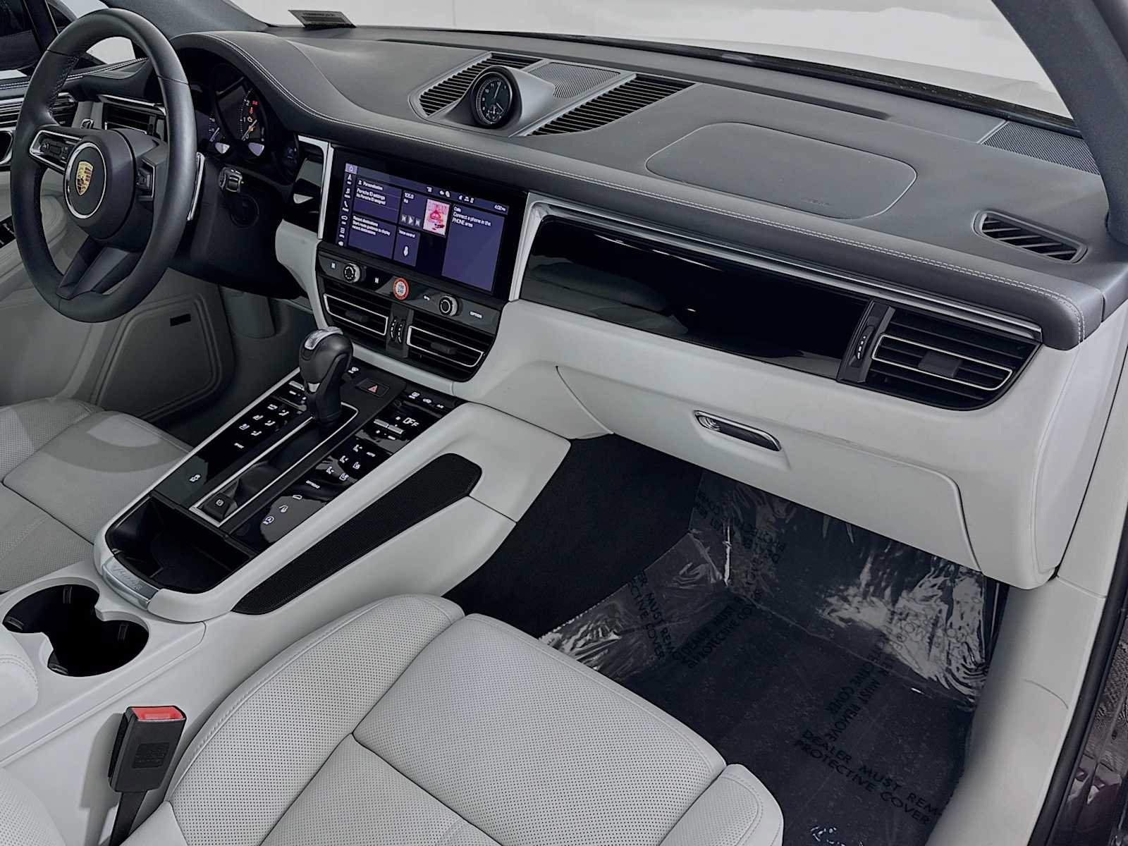 Certified 2026 Porsche Macan AWD/4WD image 30
