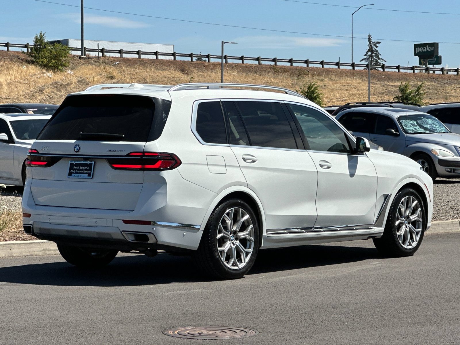 Used 2025 BMW X7 xDrive40i w/ Premium Package AWD/4WD image 3