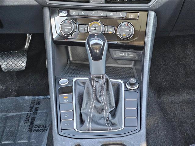 Used 2023 Volkswagen Jetta SE w/ Panoramic Sunroof Package FWD image 11