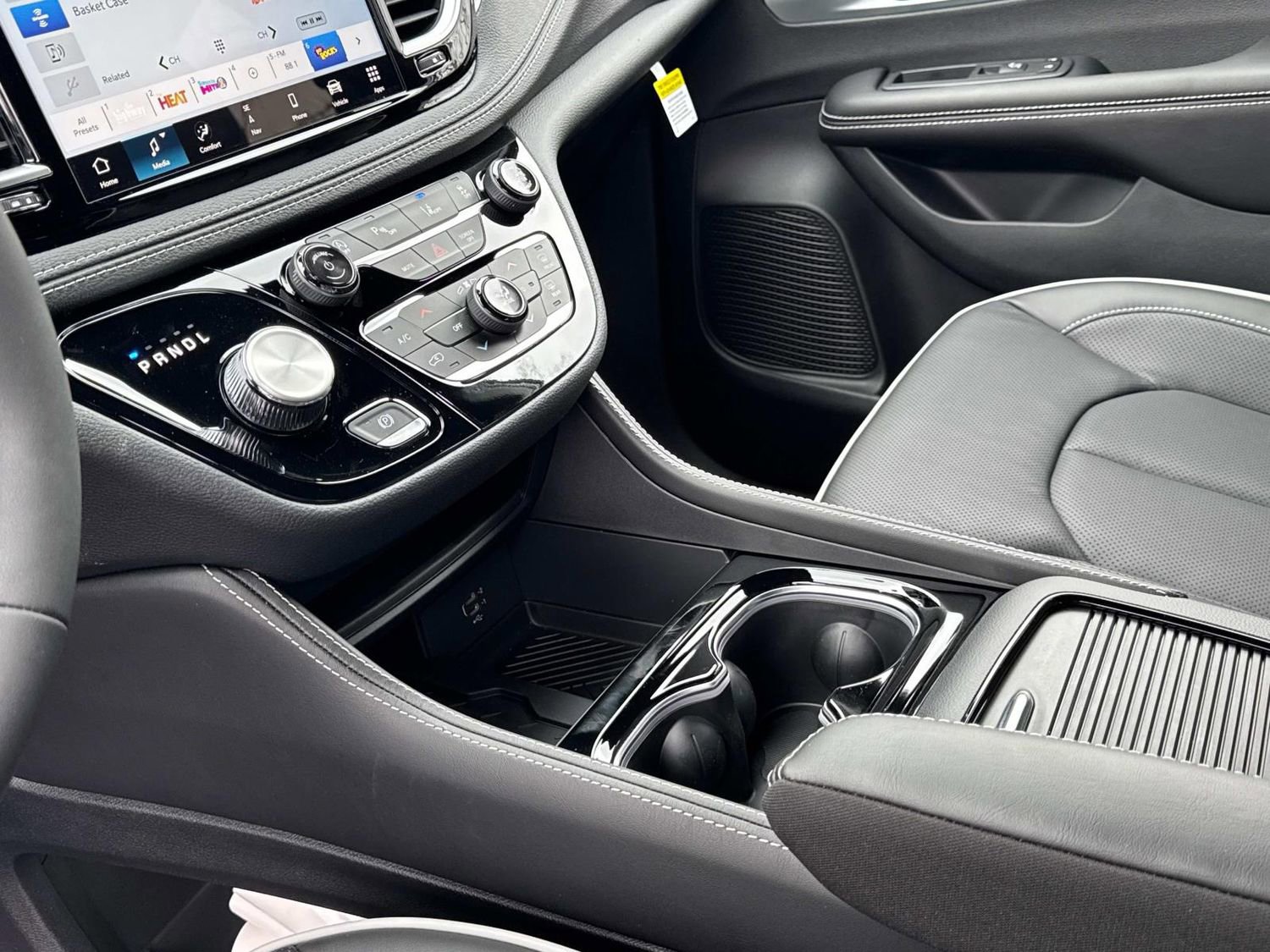 New 2026 Chrysler Pacifica Limited FWD image 34