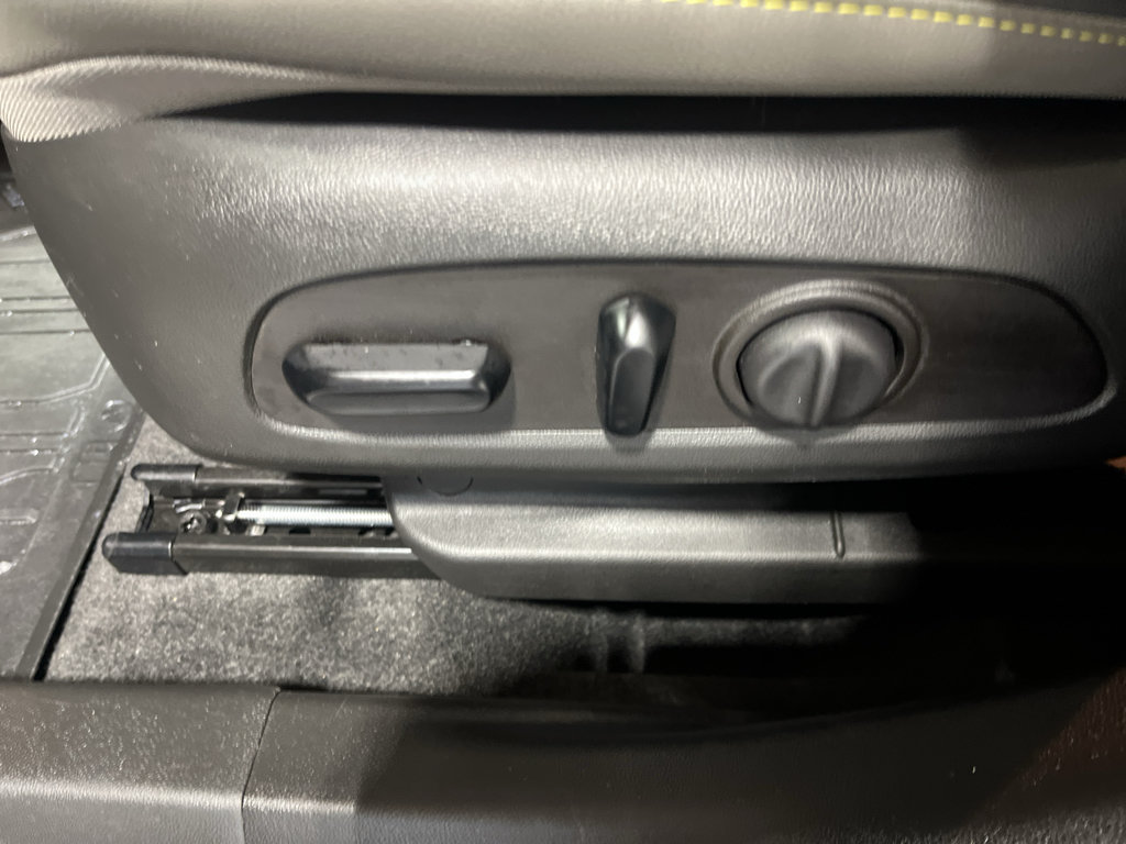 Used 2025 Chevrolet Trax ACTIV w/ Sunroof Package FWD image 29