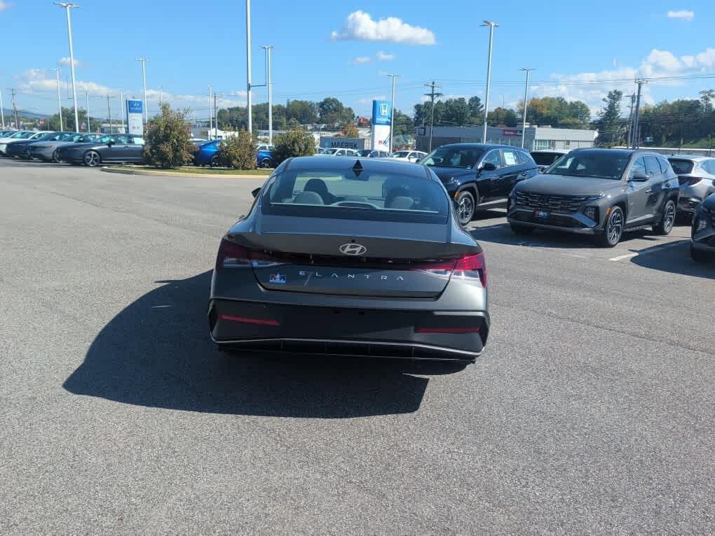 New 2026 Hyundai Elantra SE FWD image 15
