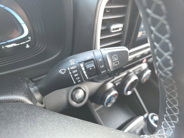 Used 2024 Hyundai Venue SEL image 33
