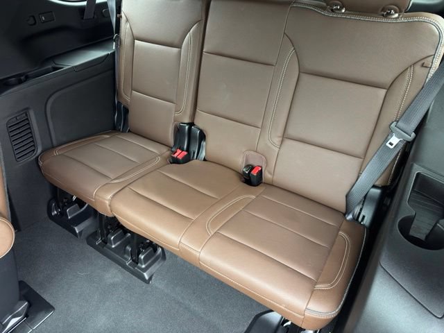 Used 2023 Chevrolet Suburban High Country w/ Premium Package 2 AWD/4WD image 10