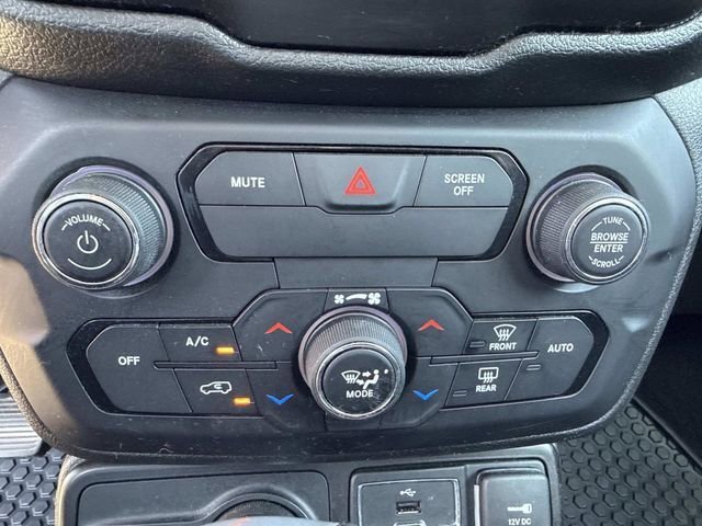 Used 2020 Jeep Renegade Trailhawk AWD/4WD image 25