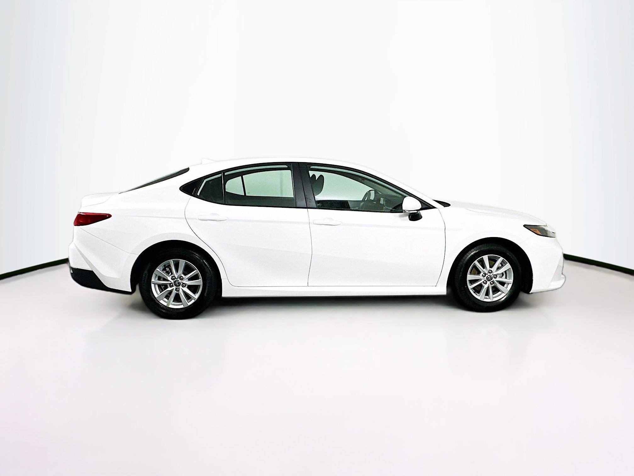 Used 2025 Toyota Camry LE image 10