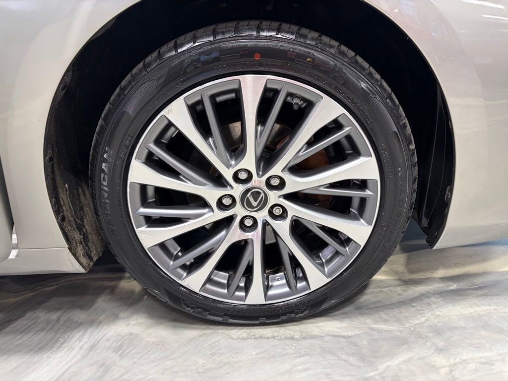 Used 2019 Lexus ES 300h w/ Premium Package image 27