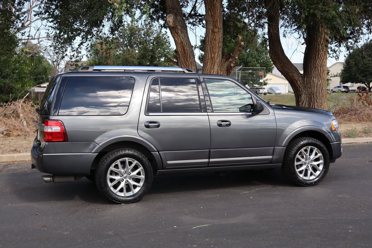 Used 2015 Ford Expedition Limited w/ Equipment Group 301A AWD/4WD image 4
