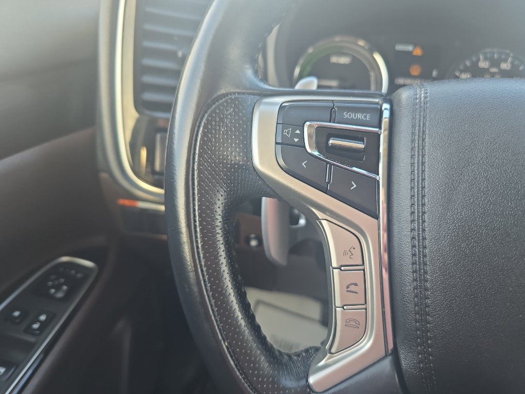 Used 2018 Mitsubishi Outlander SEL image 22