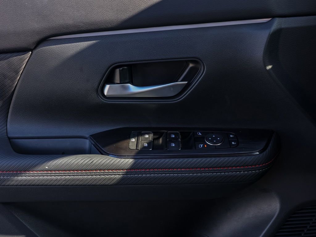 Used 2025 Nissan Kicks SR image 24