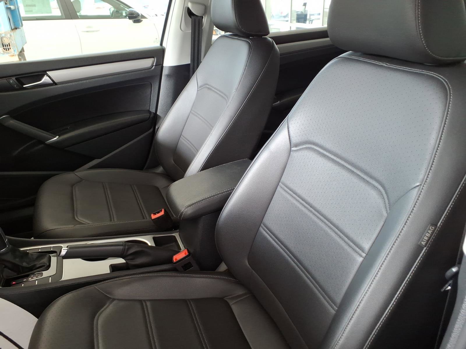 Used 2020 Volkswagen Passat 2.0T SE image 10