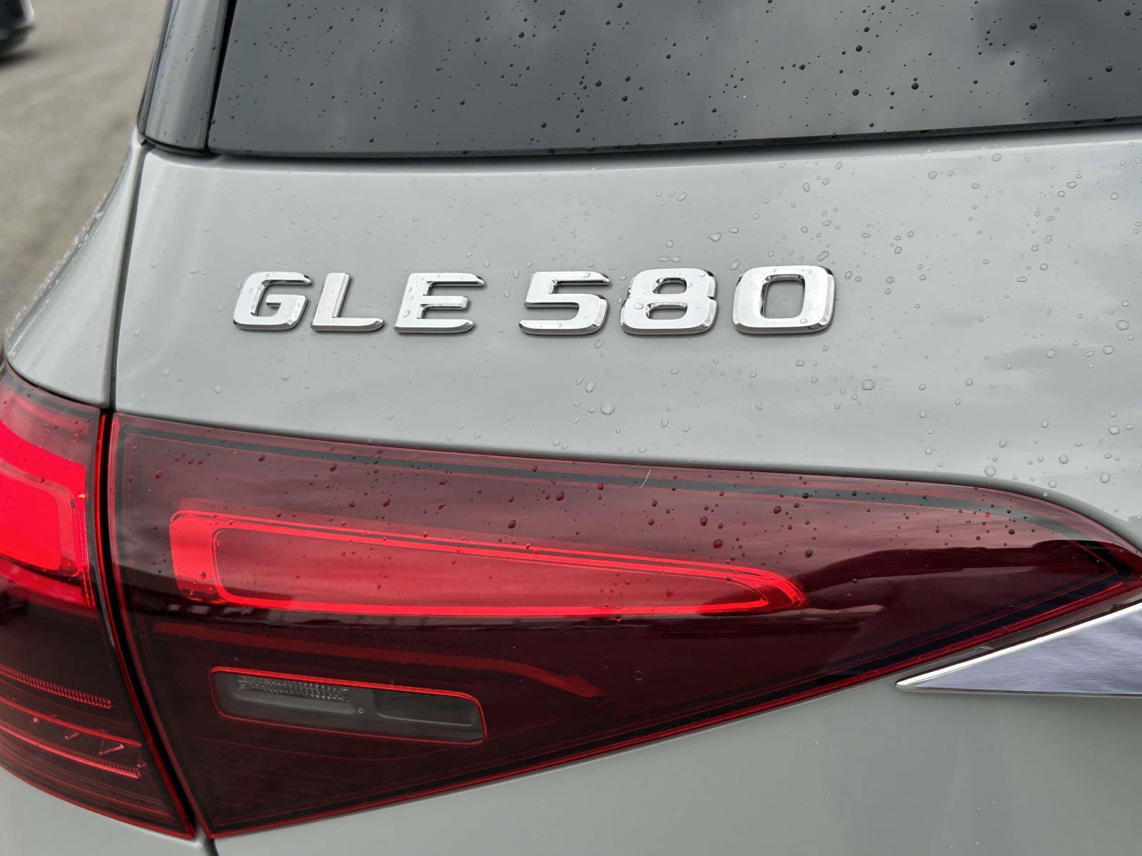 Used 2024 Mercedes-Benz GLE 580 4MATIC image 11