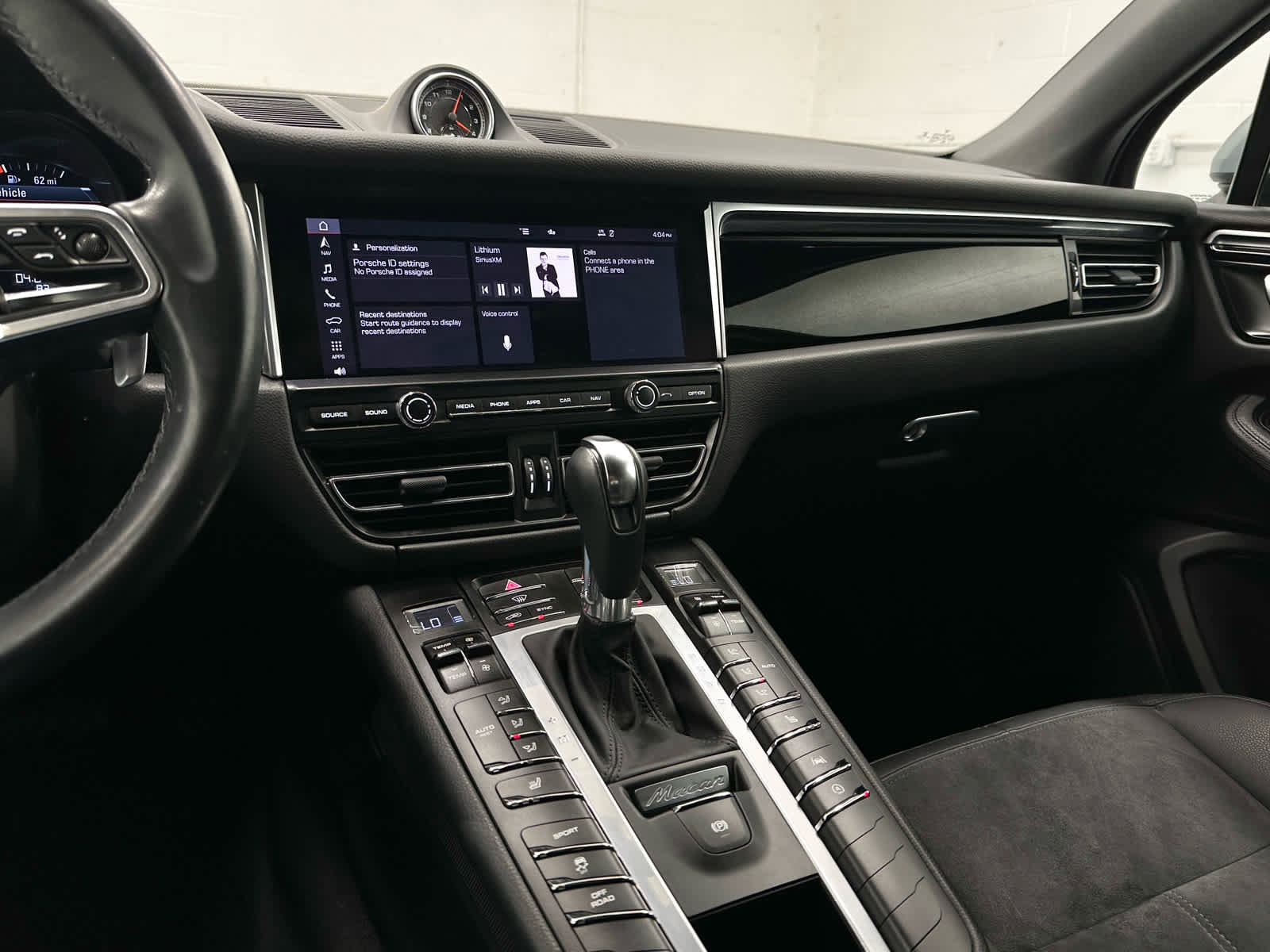 Used 2021 Porsche Macan AWD/4WD image 28