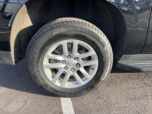 Used 2024 Chevrolet Suburban LT image 8