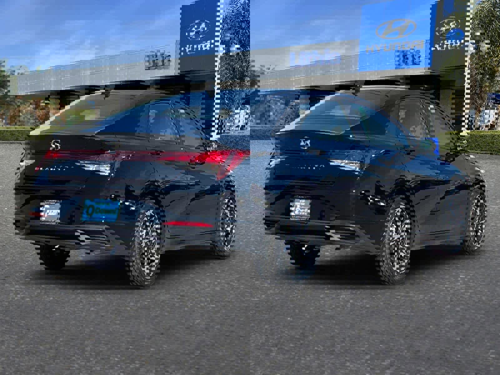 Certified 2023 Hyundai Elantra SEL w/ Convenience Package image 3