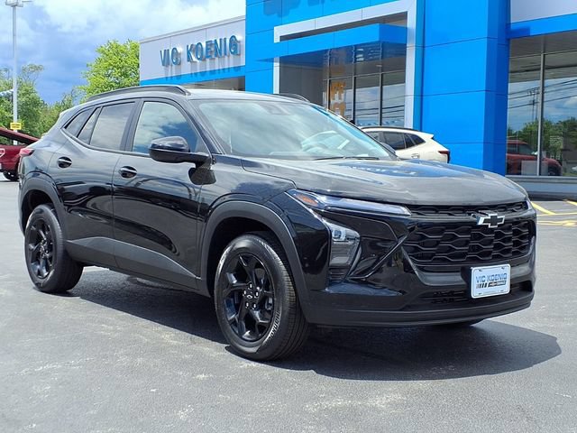 New 2026 Chevrolet Trax LT w/ Driver Confidence Package FWD image 2