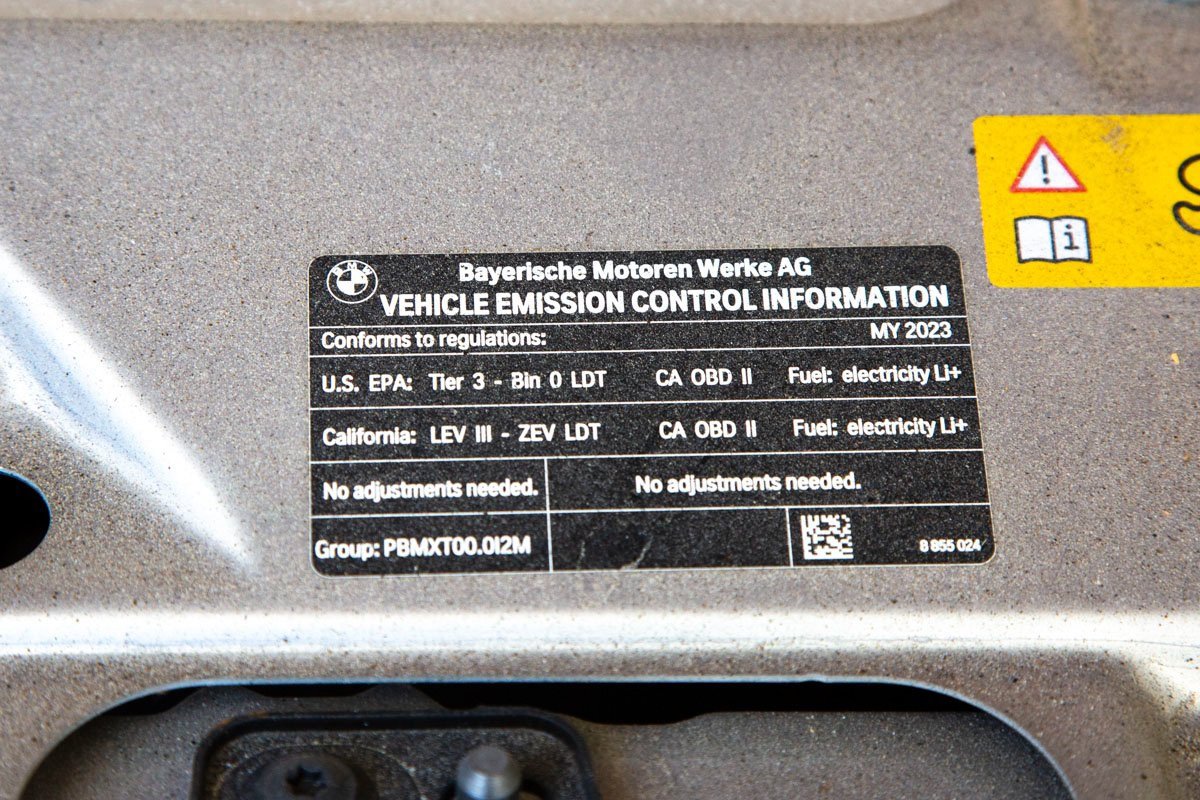 Certified 2023 BMW iX xDrive50 w/ Premium Package image 32