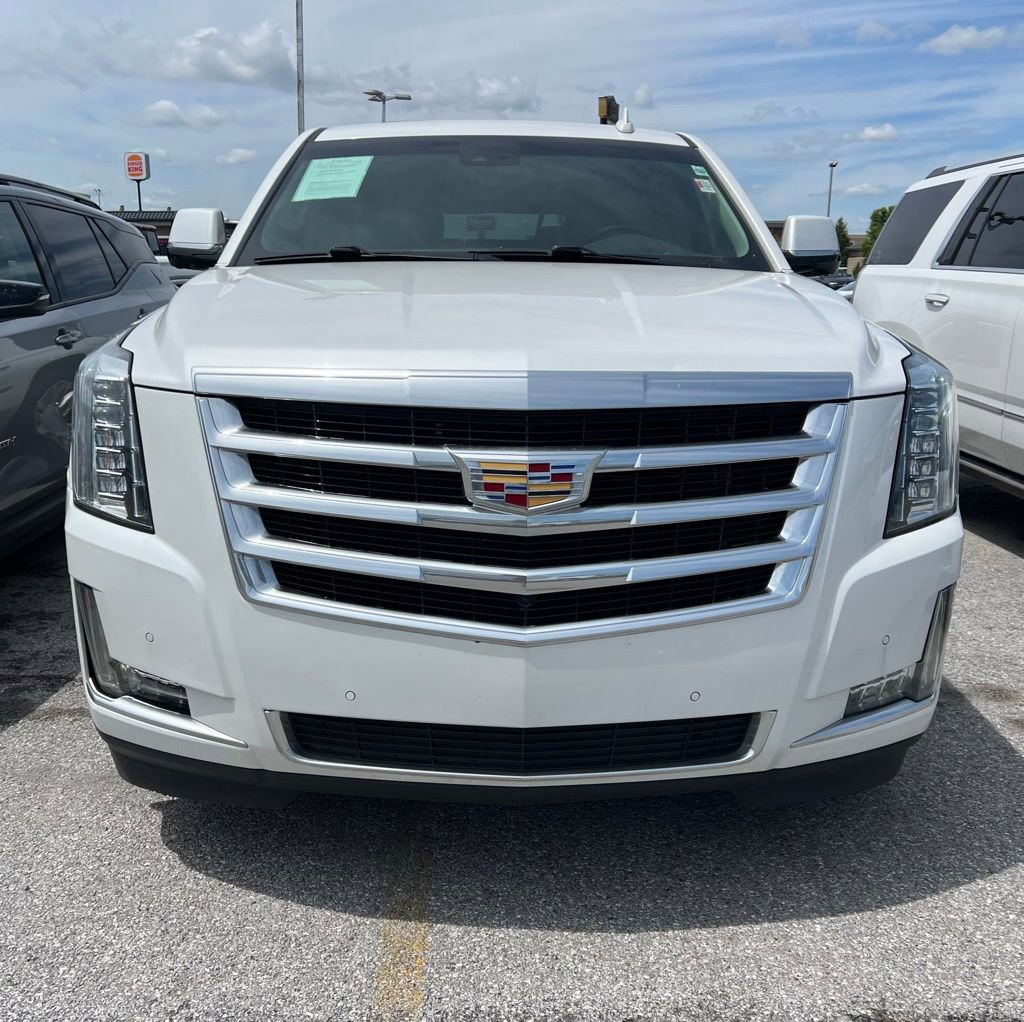 Used 2018 Cadillac Escalade ESV Luxury AWD/4WD image 2