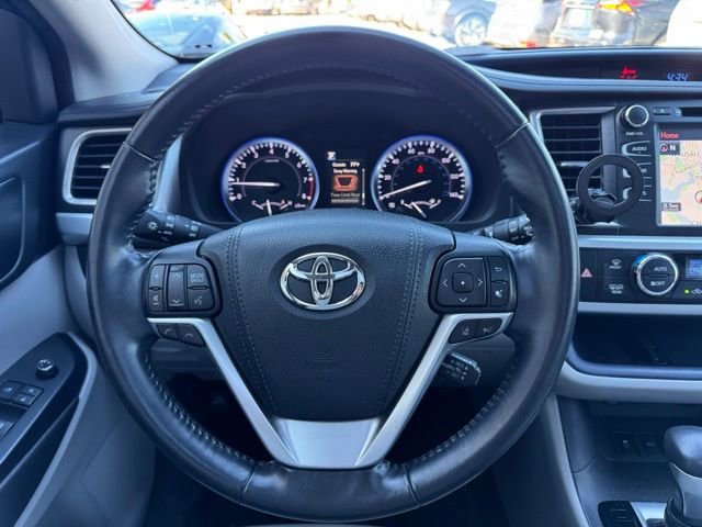 Used 2018 Toyota Highlander XLE AWD/4WD image 19