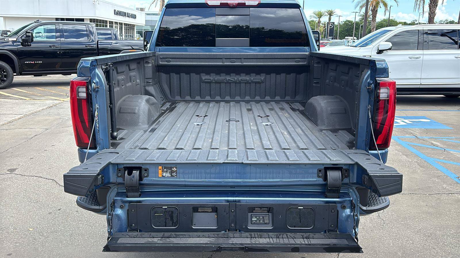 Certified 2024 GMC Sierra 2500 Denali Ultimate AWD/4WD image 7