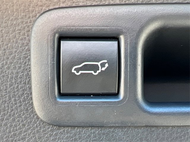 Used 2024 Toyota Highlander Platinum image 19
