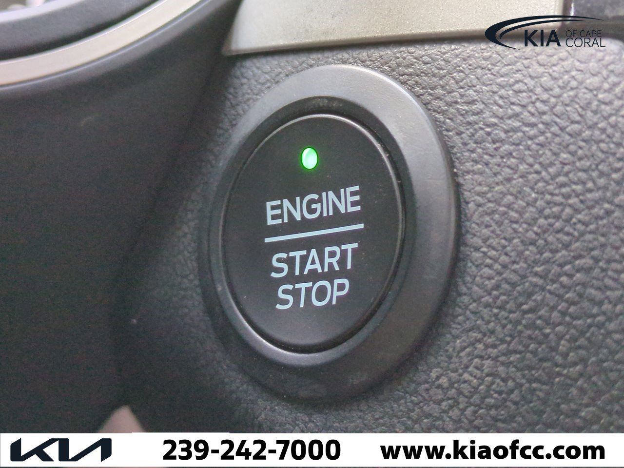 Used 2020 Ford Escape SE image 30