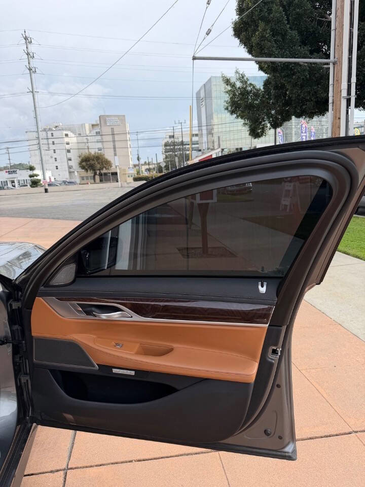 Used 2018 BMW 750i image 40