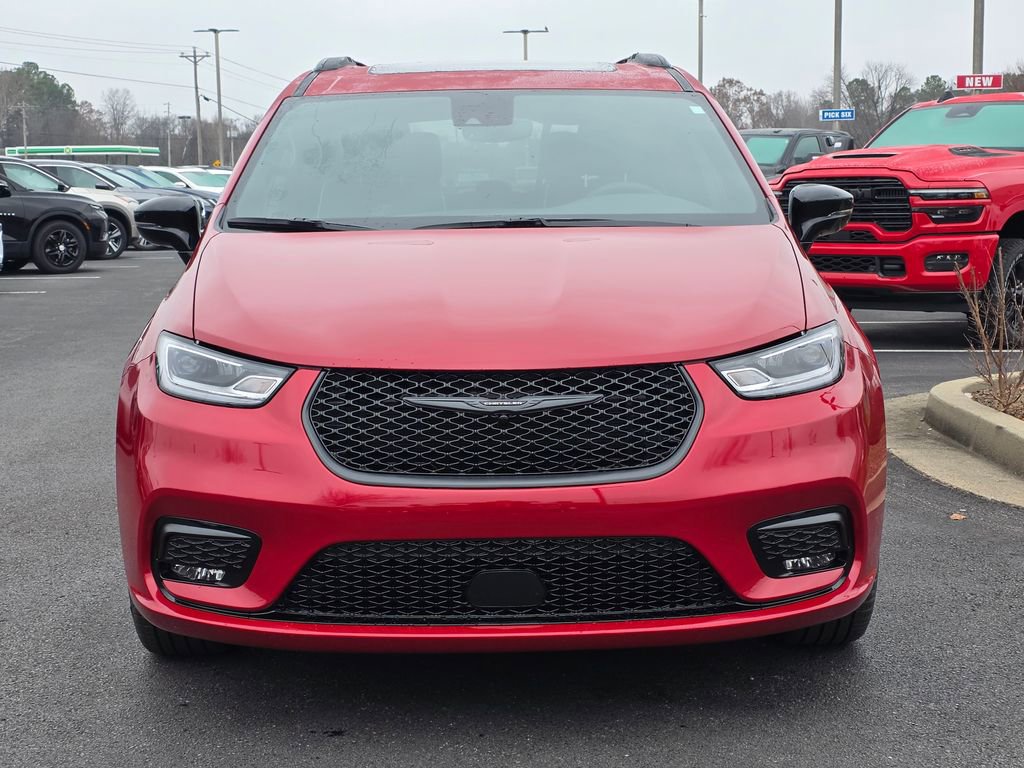 New 2026 Chrysler Pacifica Limited w/ S Appearance Package image 3