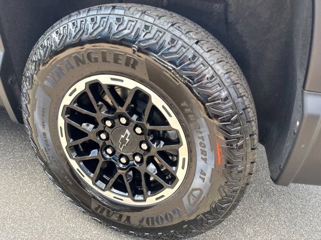Used 2026 Chevrolet Silverado EV Trail Boss AWD/4WD image 11