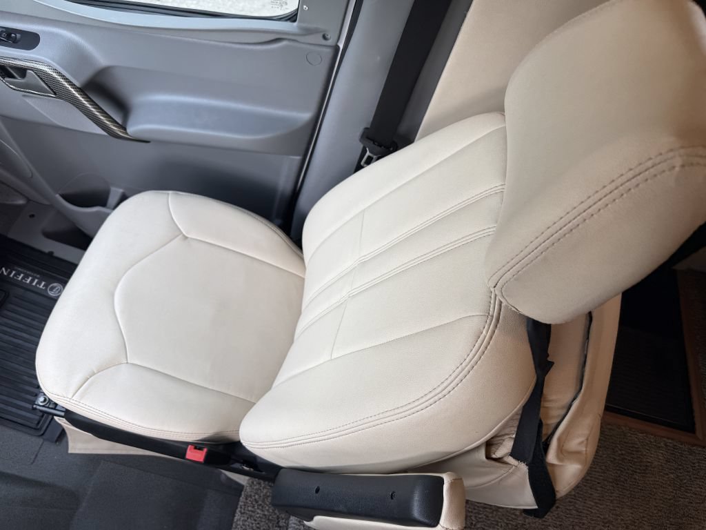 Used 2018 Mercedes-Benz Sprinter 3500 image 45