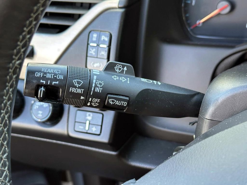 Used 2018 GMC Yukon Denali w/ Denali Ultimate Package image 25