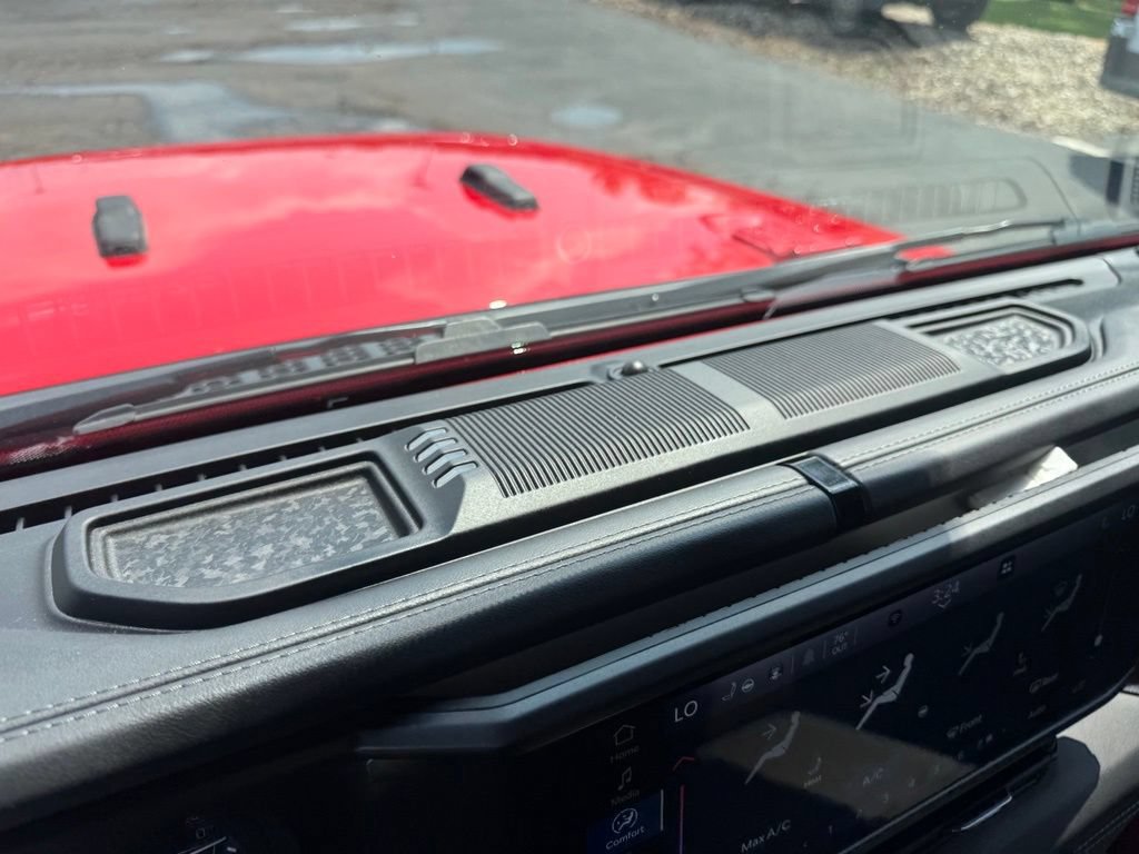 Used 2025 Jeep Wrangler Unlimited Sahara AWD/4WD image 26