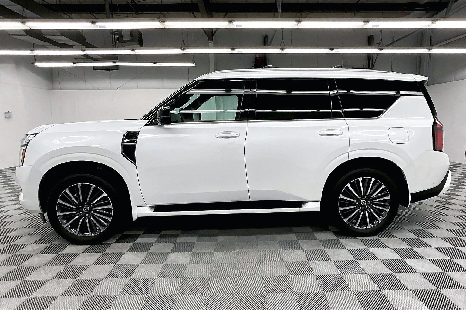 Used 2025 Nissan Armada Platinum Reserve AWD/4WD image 14