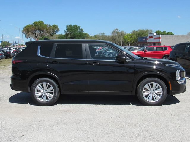 New 2026 Mitsubishi Outlander ES image 2